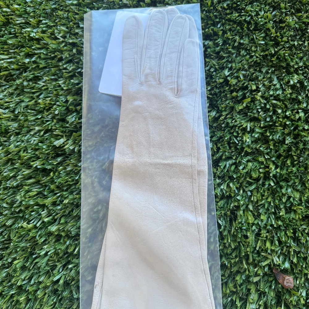 Leather gloves
